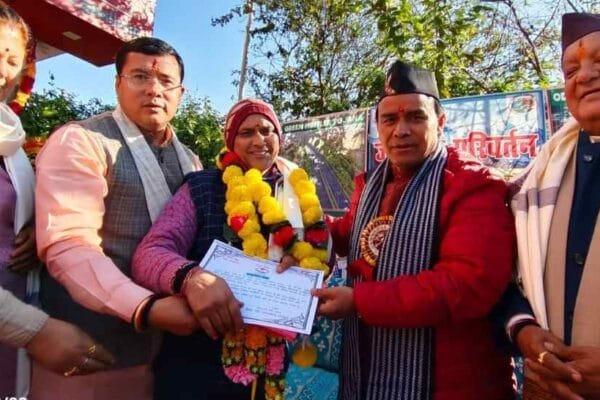 बुनियादी शिक्षा के लिये प्रेरणास्त्रोत है आदर्श विद्यालय कपकोट: डॉ. धन सिंह रावत