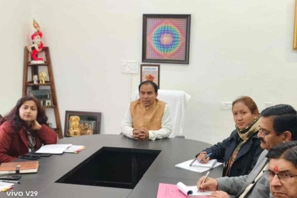 शिक्षा मंत्री ने दिए निर्देश, गैरहाजिर शिक्षकों पर हो कार्रवाई, जल्द नियुक्ति के भी आदेश