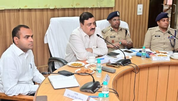 गढ़वाल आयुक्त विनय शंकर पांडे ने कांवड़ यात्रा 2025 की तैयारियों को लेकर सीसीआर सभागार में ली उच्चस्तरीय बैठक, दिए सख्त निर्देश..